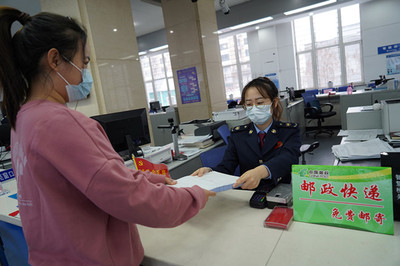 高新区局 寄出有“温度”的发票 邮政增值业务助力便民服务